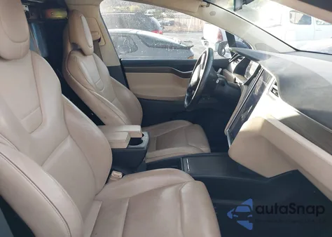 2016 Tesla Model X z USA, uszkodzony, nr VIN 5YJXCBE40GF001917